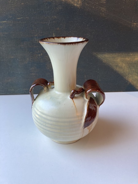 Beige/brown vase 224