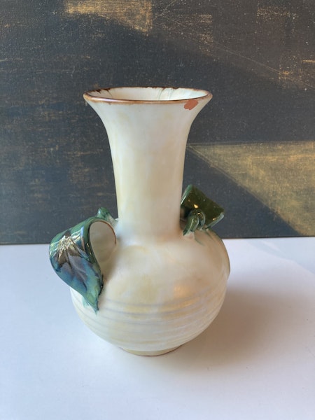 Beige/green vase 224