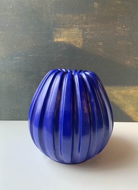 Lindstrand blue vase 559