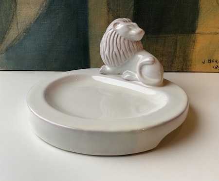 Lion ashtray 221