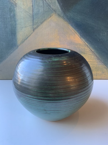 Globe vase 2635