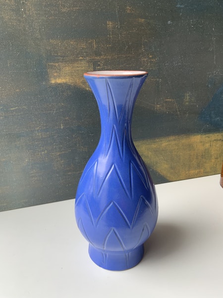 Thomson blue vase 584