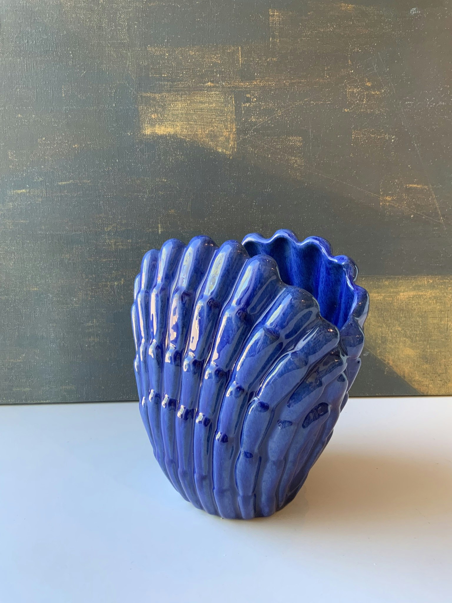 Blue shell vase 342