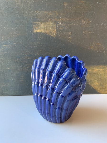 Blue shell vase 342