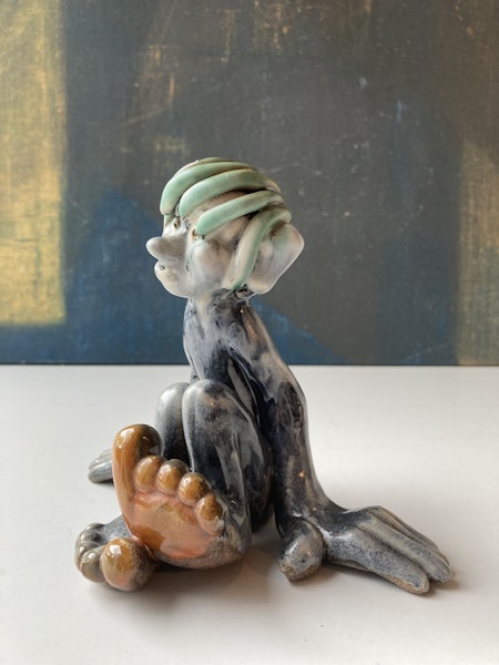 Sitting troll 84