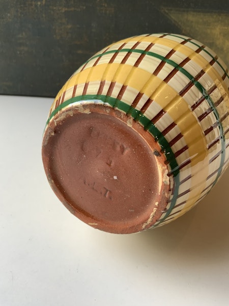 Thomson vase 675