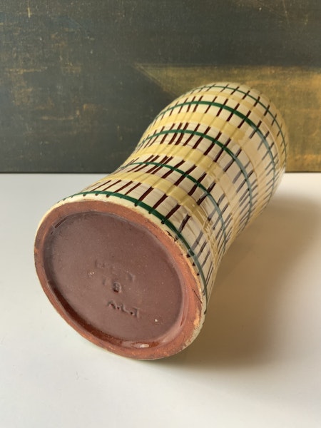 Thomson vase 678