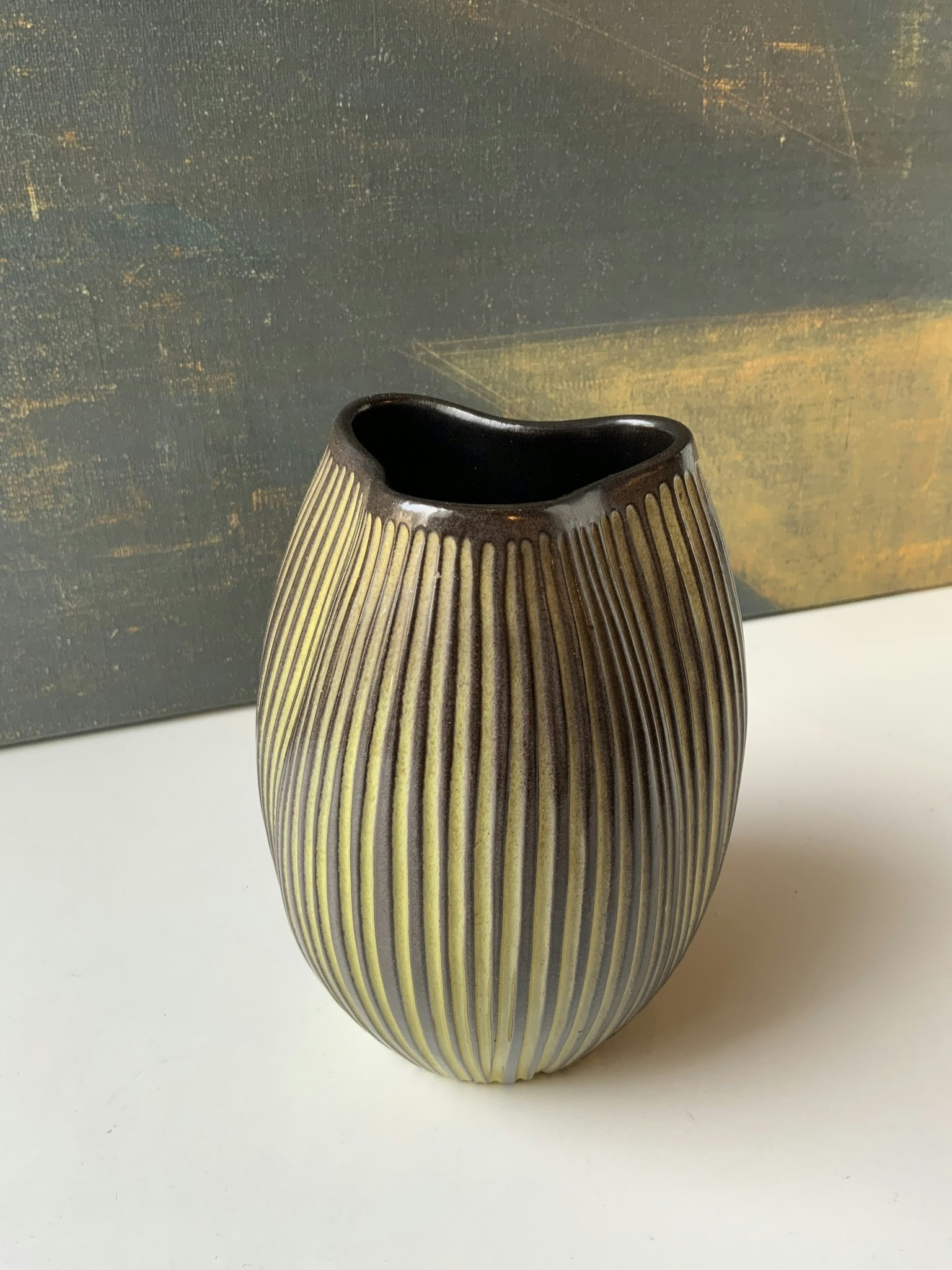 Tricorn vase 2277