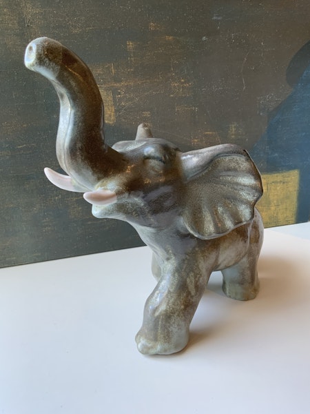 Greyish Lindstrand elephant 57