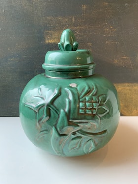 Green urn with lid 2750