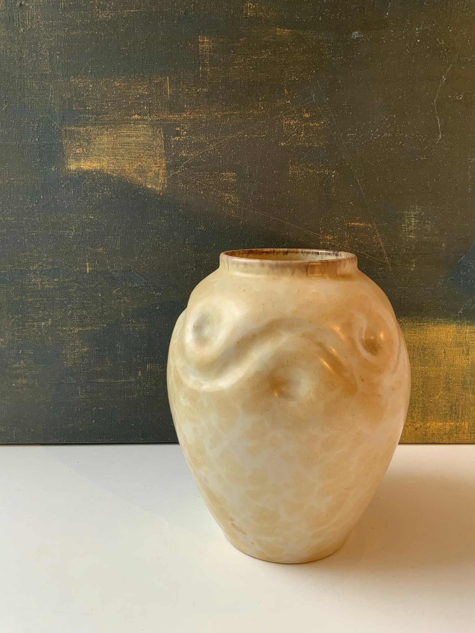 Beige vase 1500
