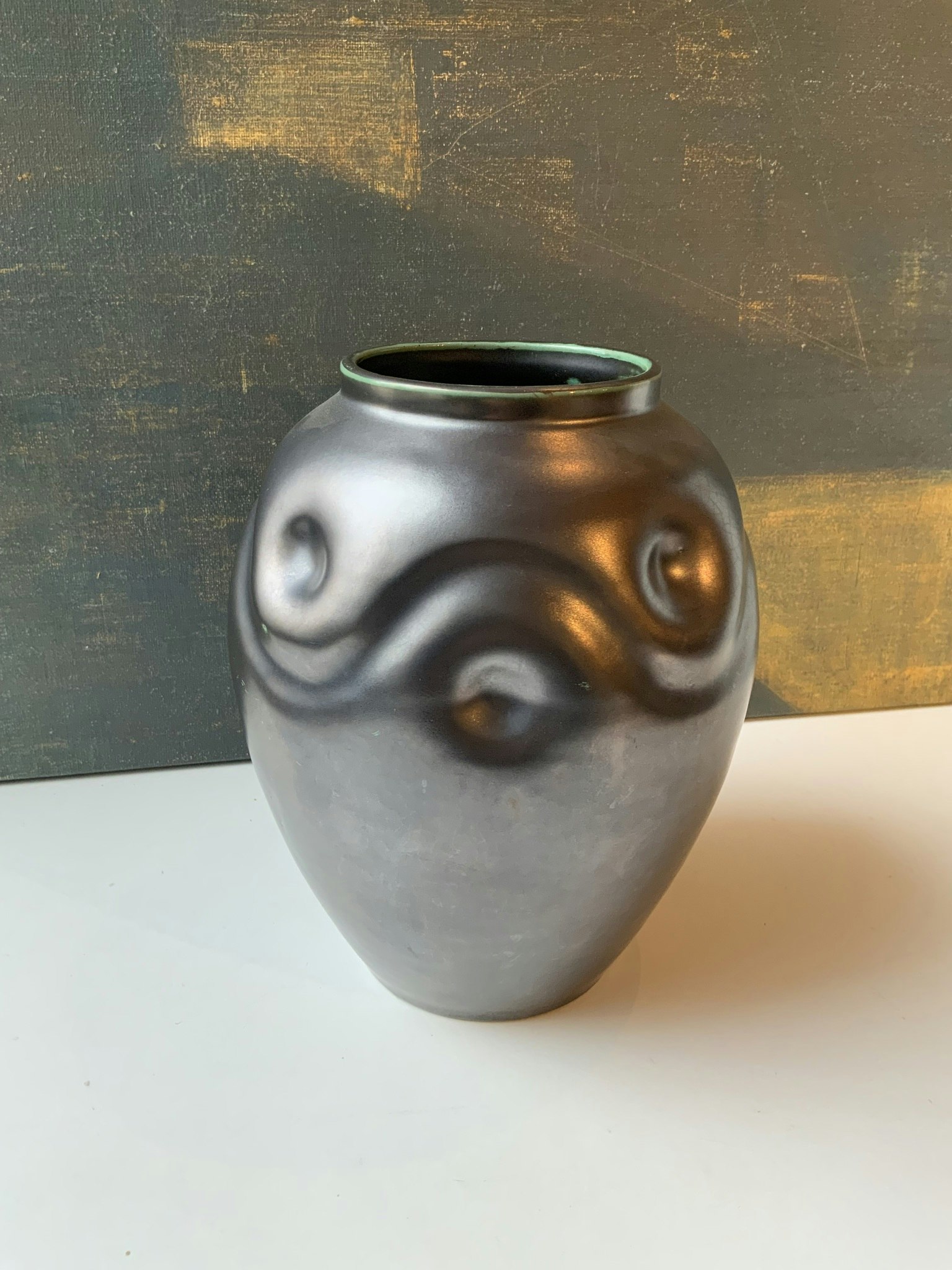 Black vase 57