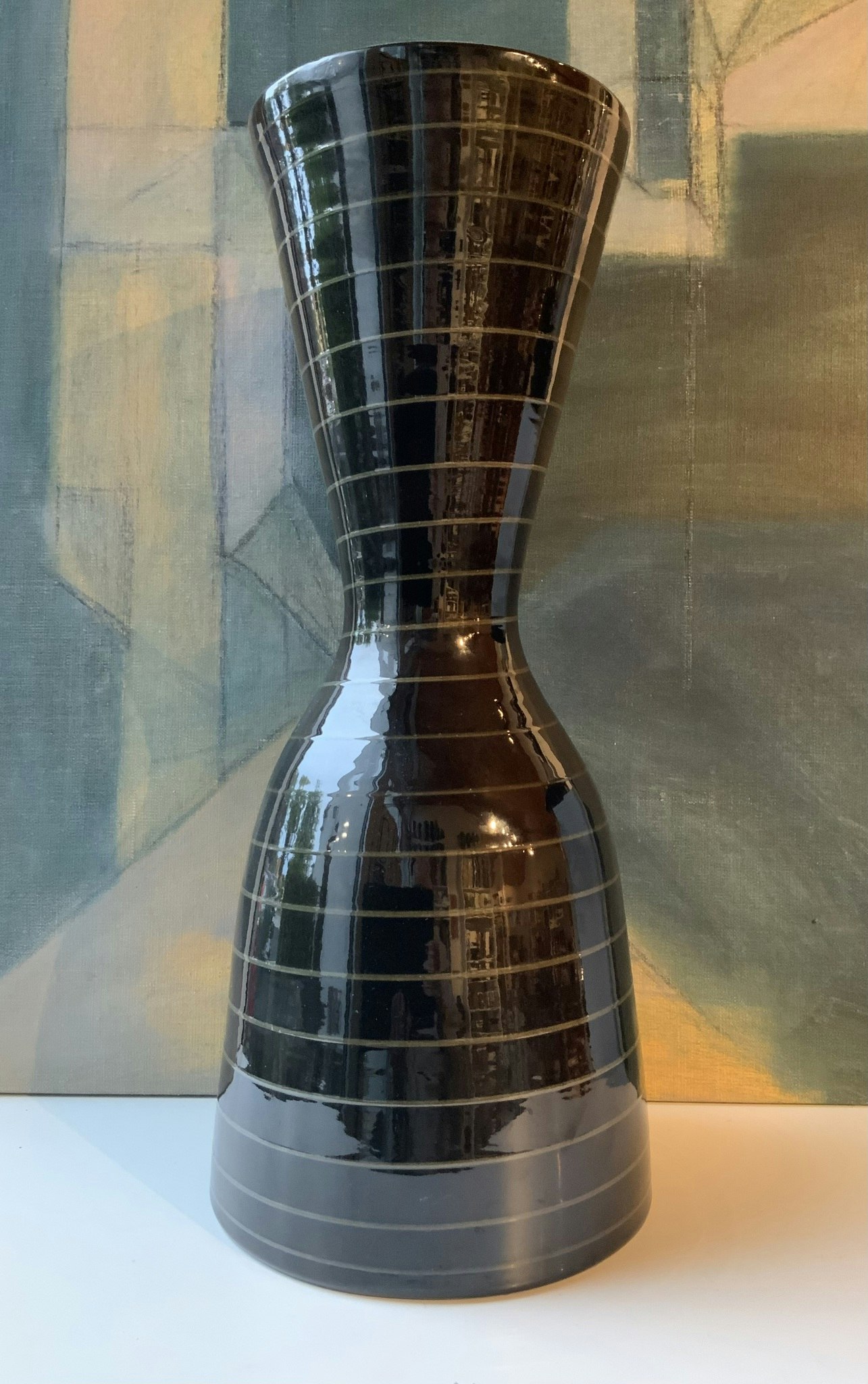 Spiral patterned floor vase 39