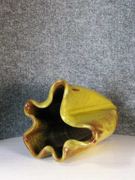 Yellow vase 341