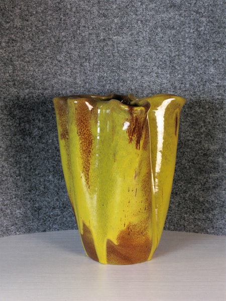 Yellow vase 341