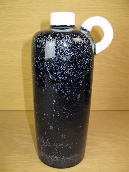 Darkblue pitcher 48