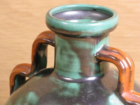 Green vase 3102