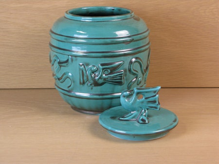 Green urn with lid 2617