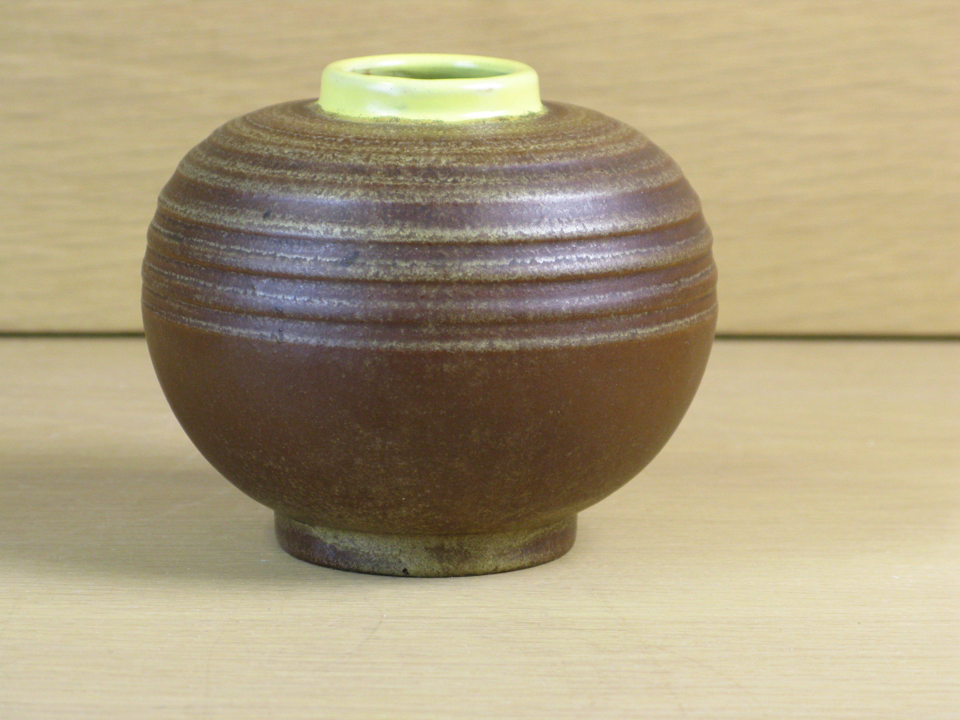 brown vase with yellow edge 3286