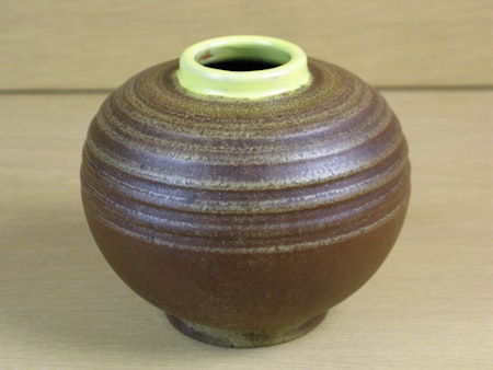 brown vase with yellow edge 3286