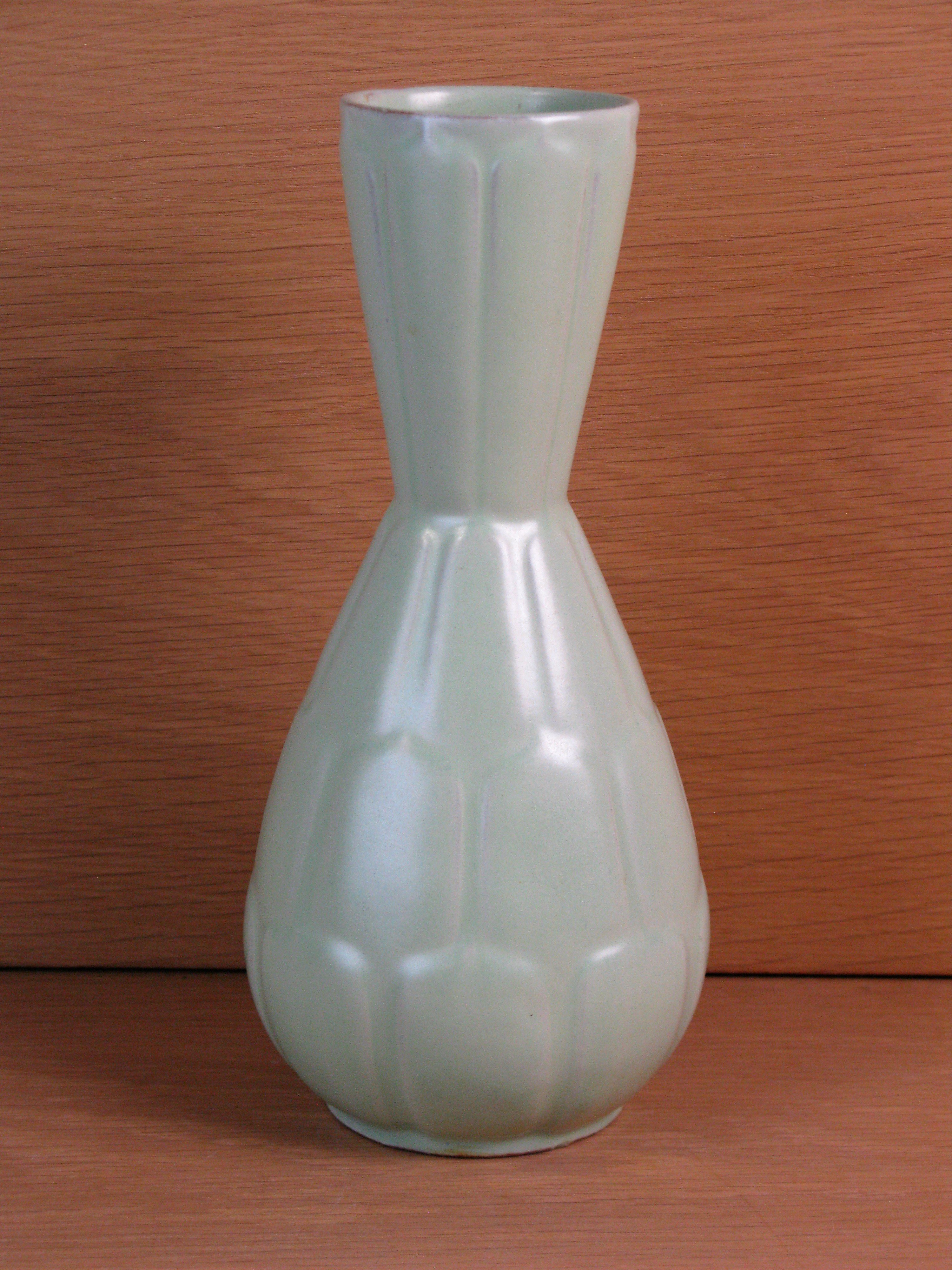 light green capri vase 647