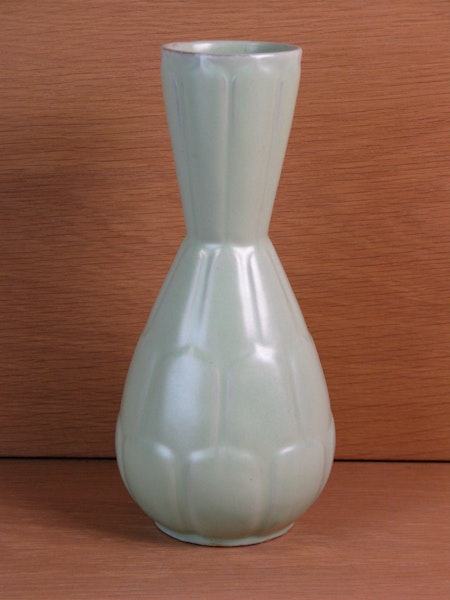 light green capri vase 647