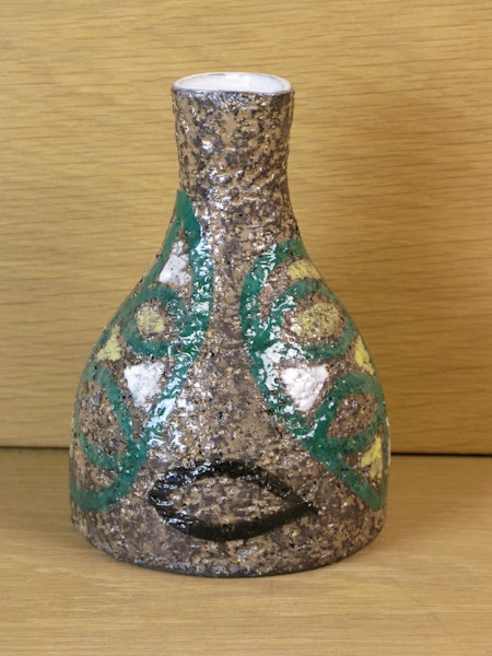 vase with leafs 4380