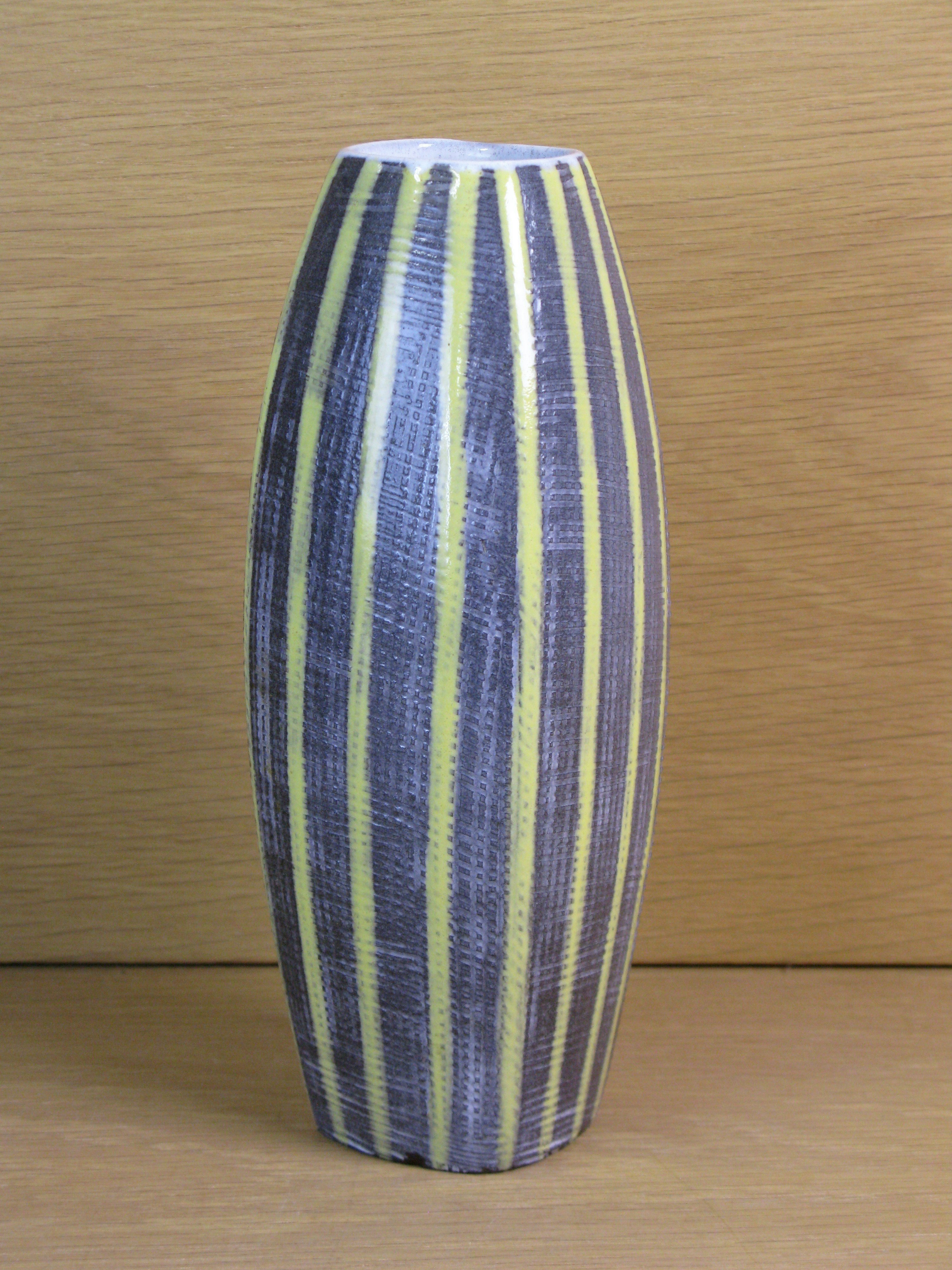 presenta striped vase 2226