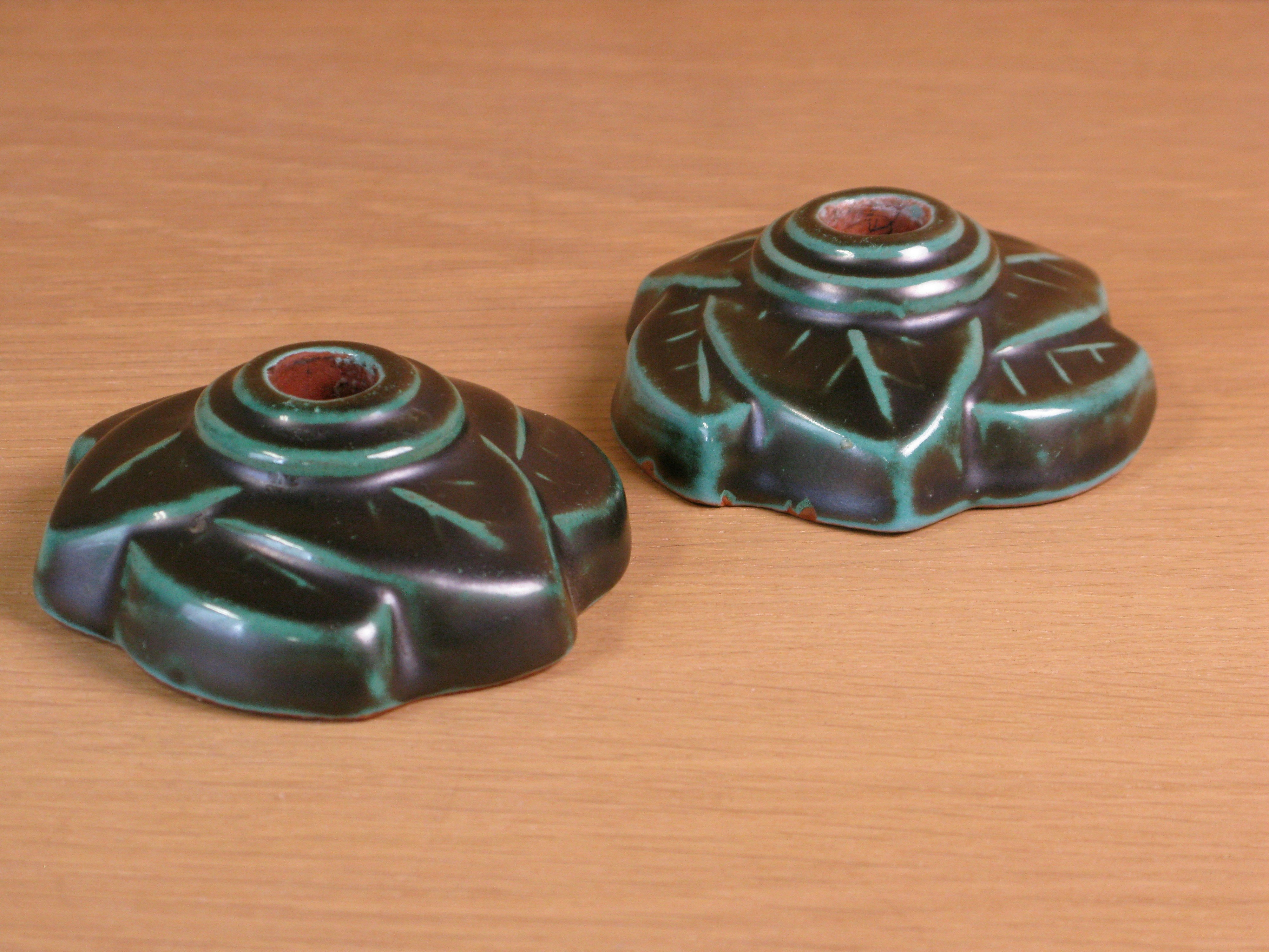 2 green leaf candlesticks