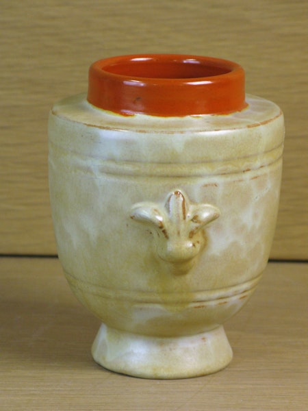 yellowish vase 2653