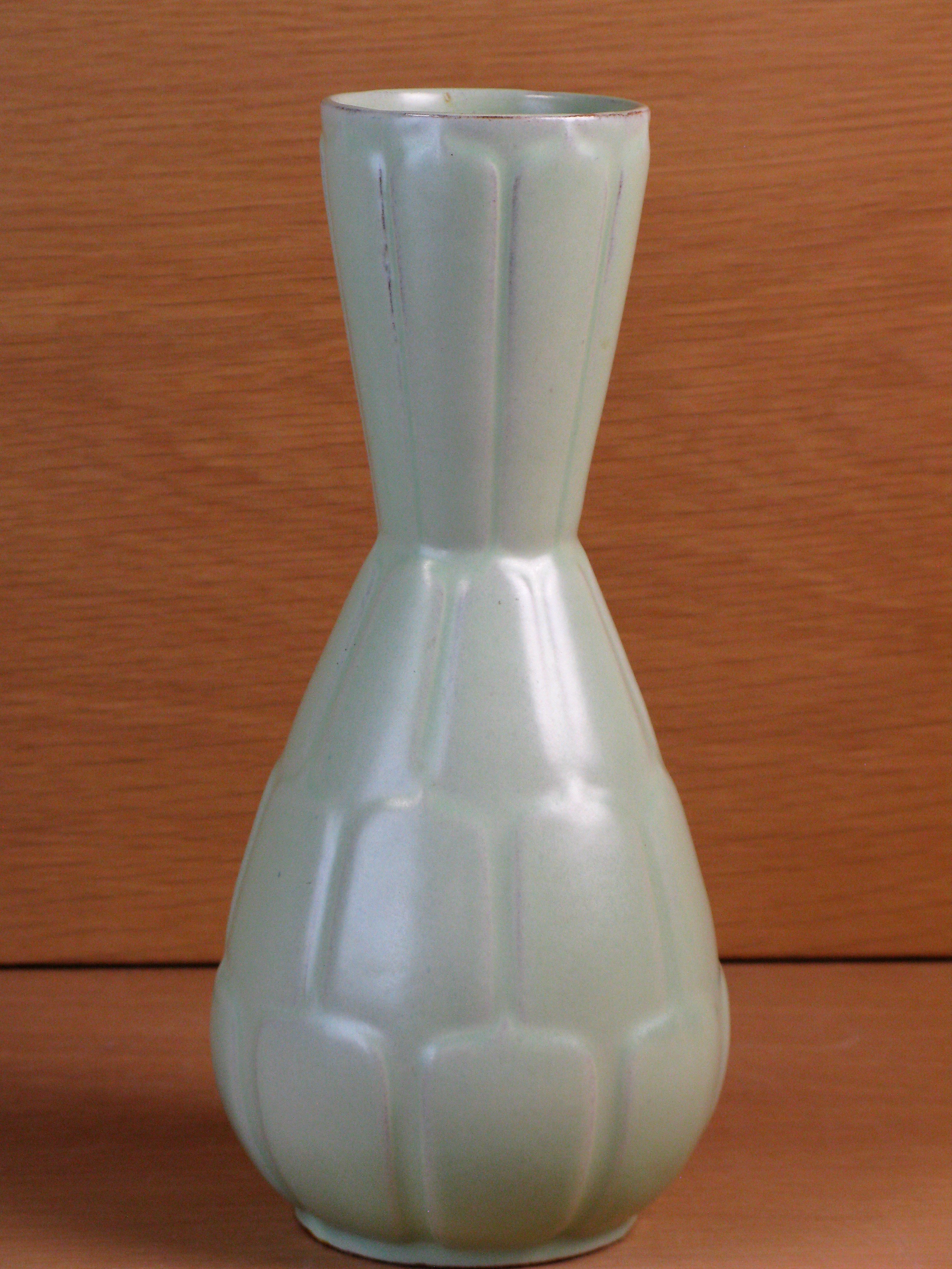 capri light green vase 647