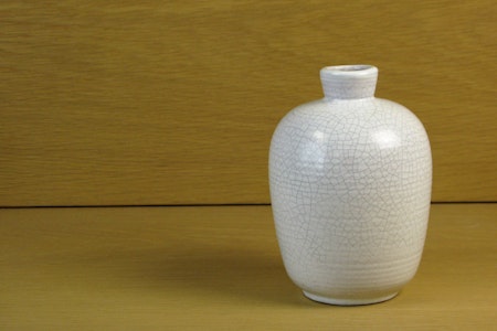 white krakelyr vase