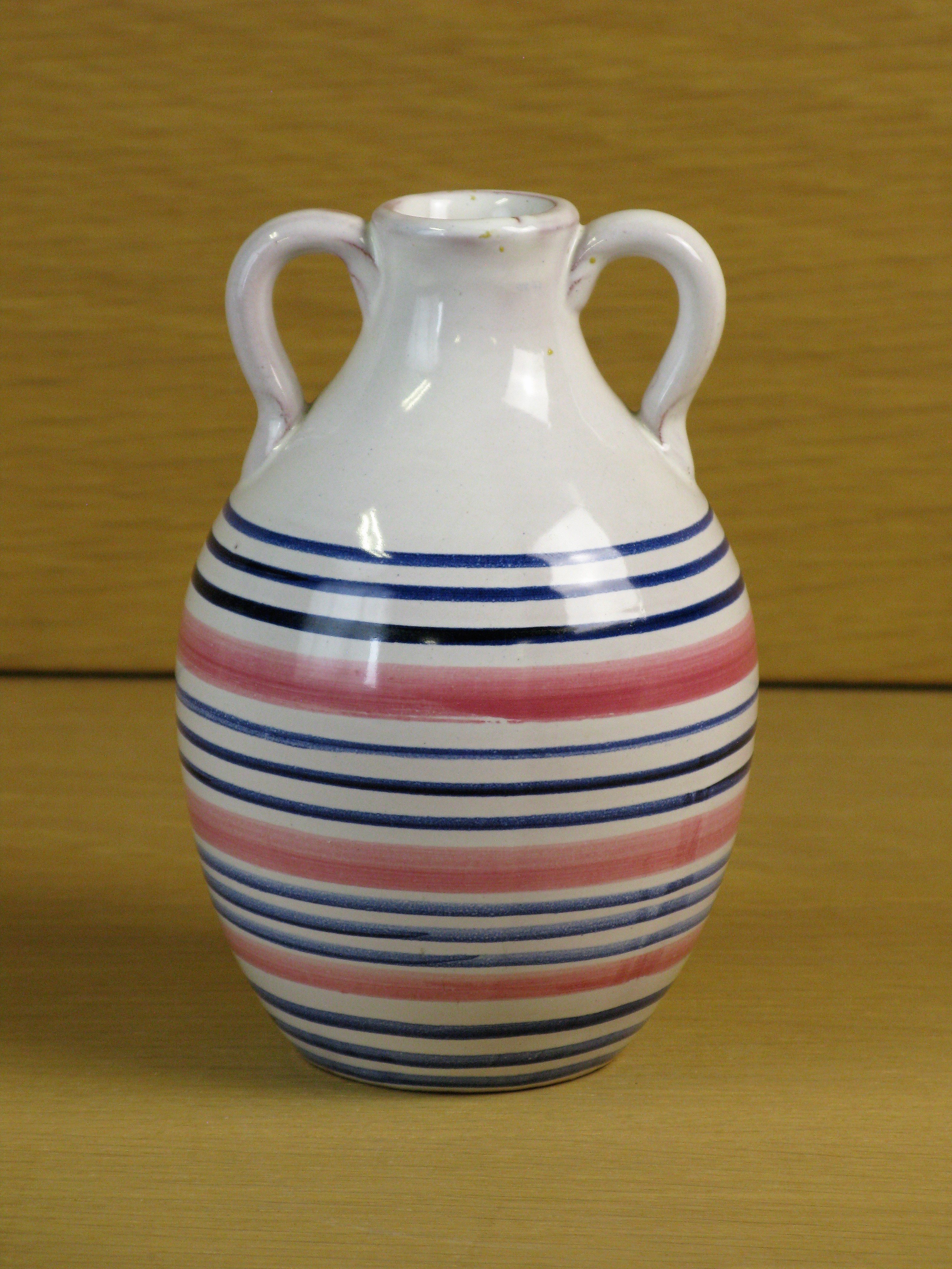 tricolor vase 642