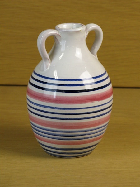 tricolor vase 642