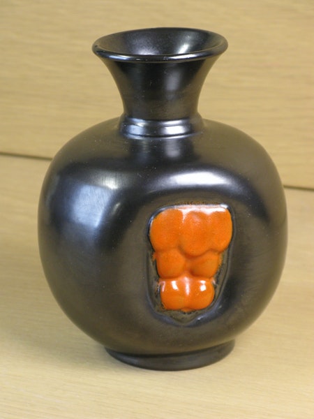 black/orange vase 1933