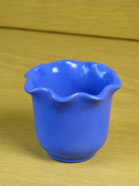 small blue vase alt