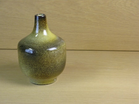 yellow/brownish vase 4009