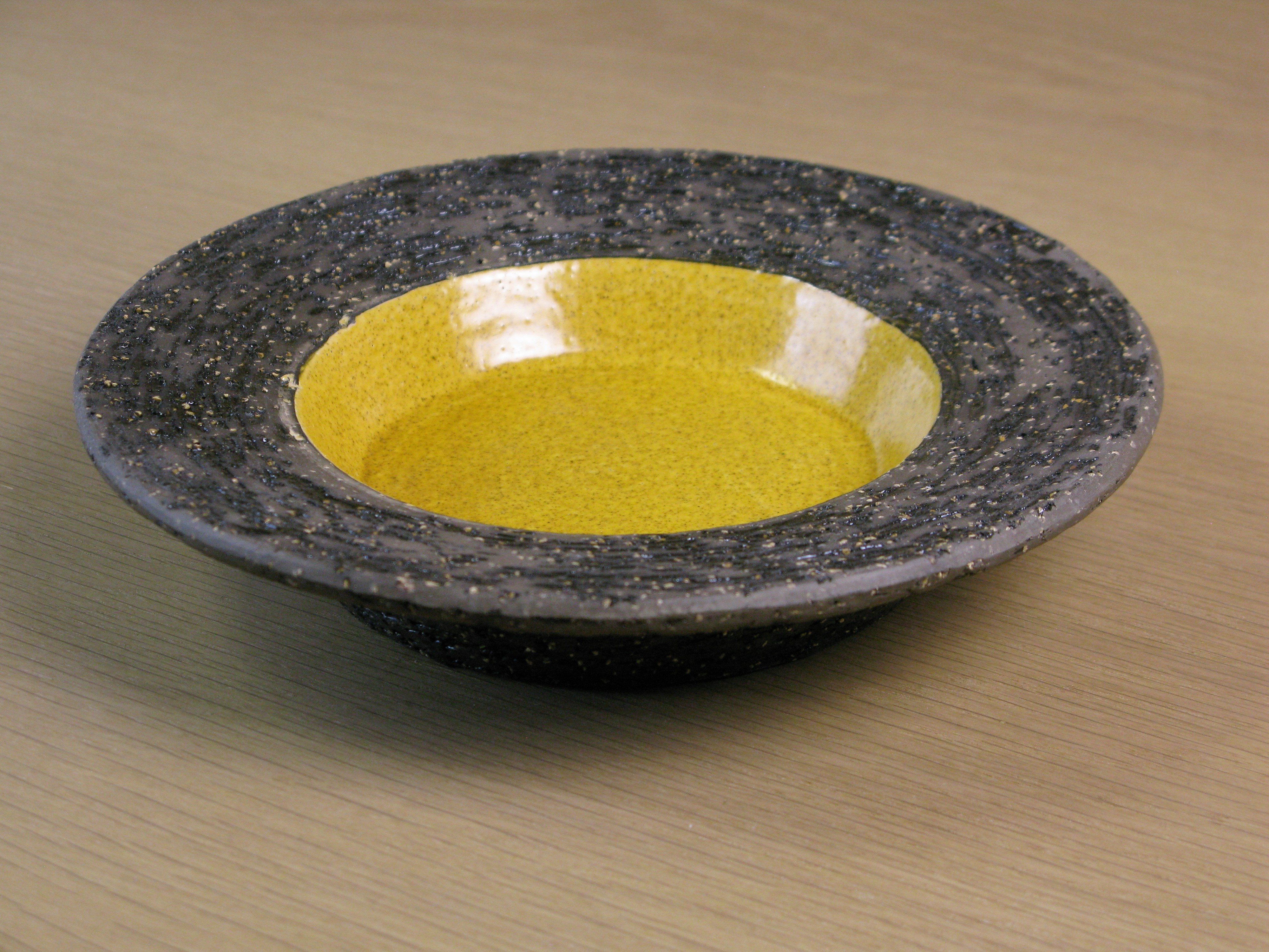yellow ashtray 4069b