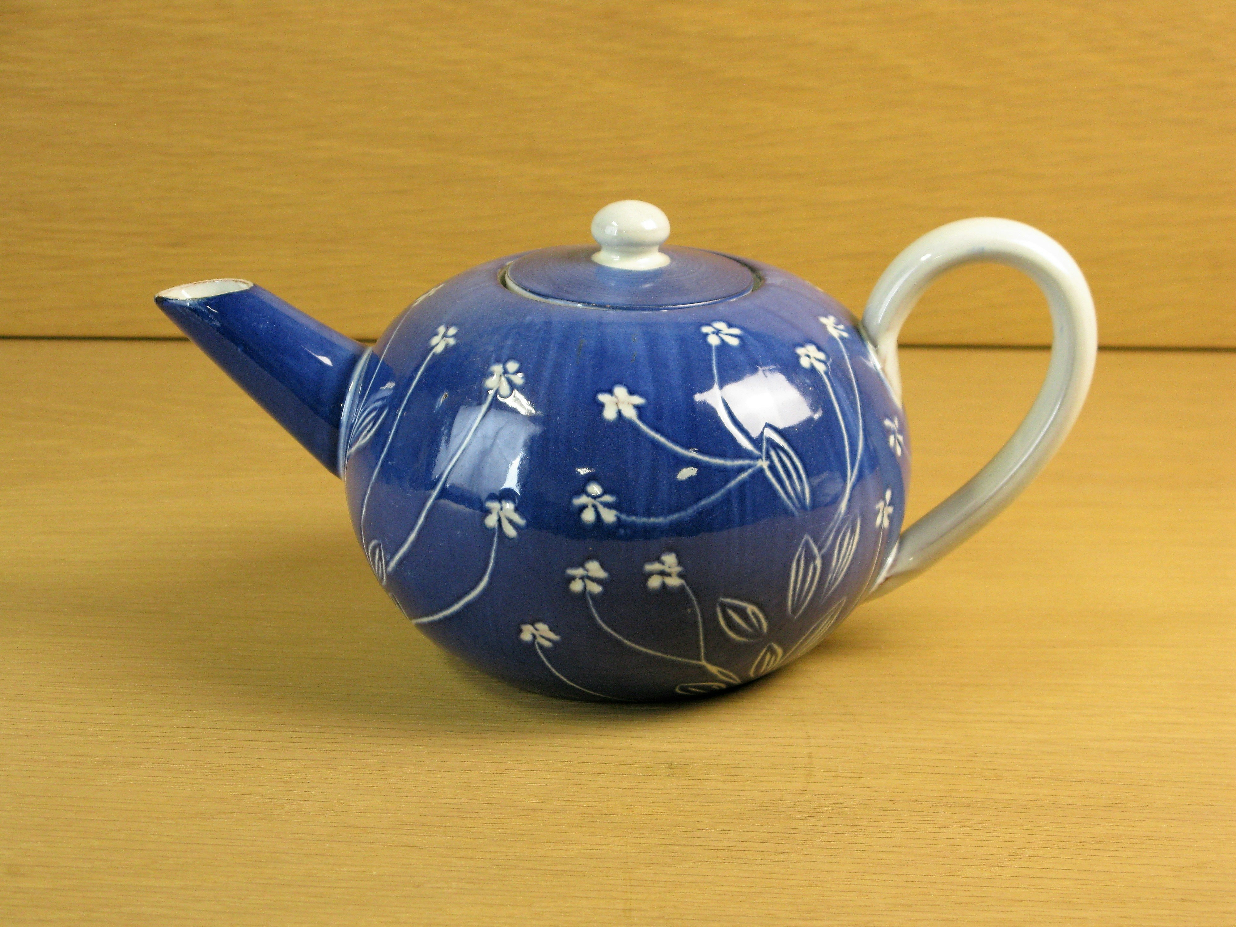 Ingrid tea pot