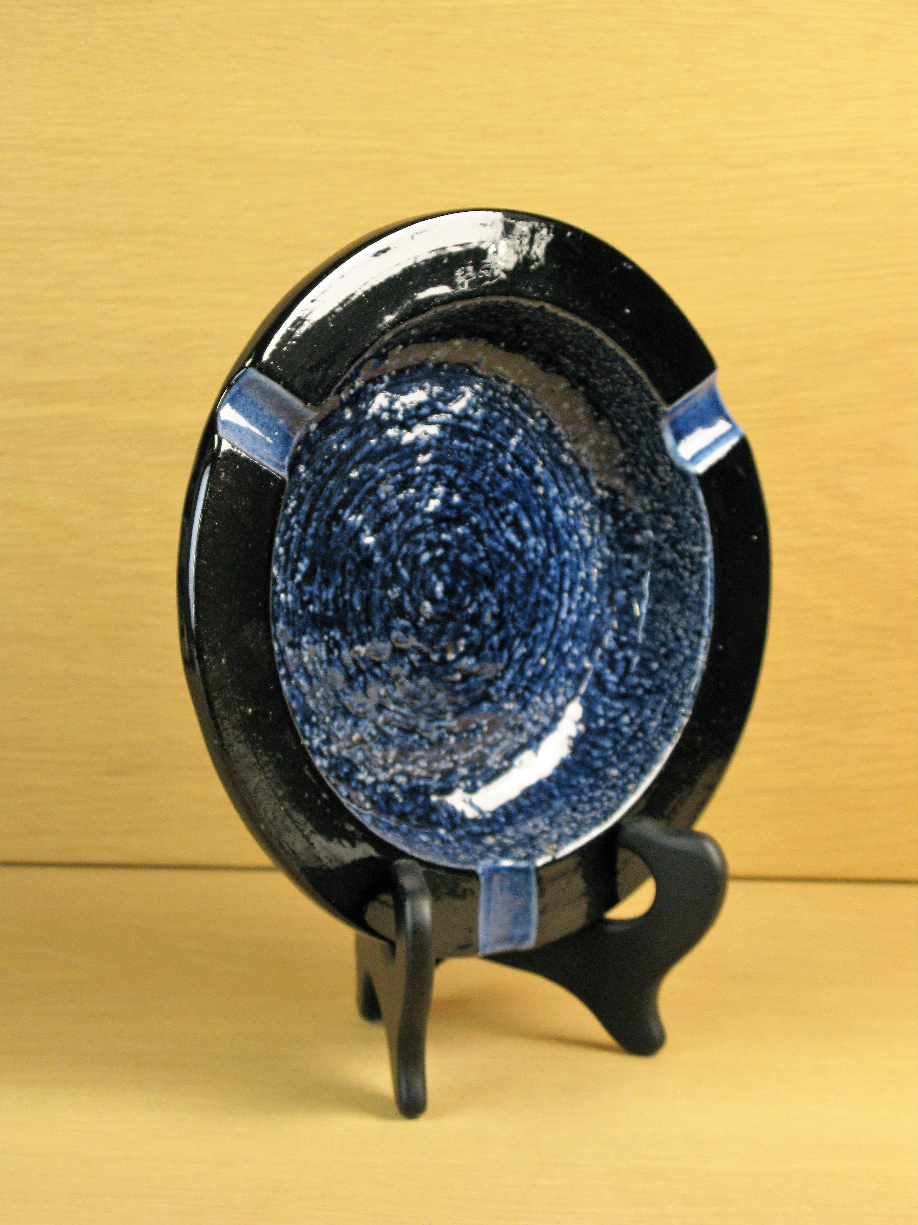 black/blue ashtray 4529