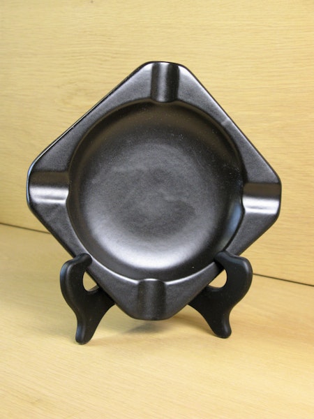 black ashtray 1