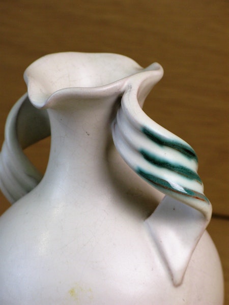 white/green vase 155
