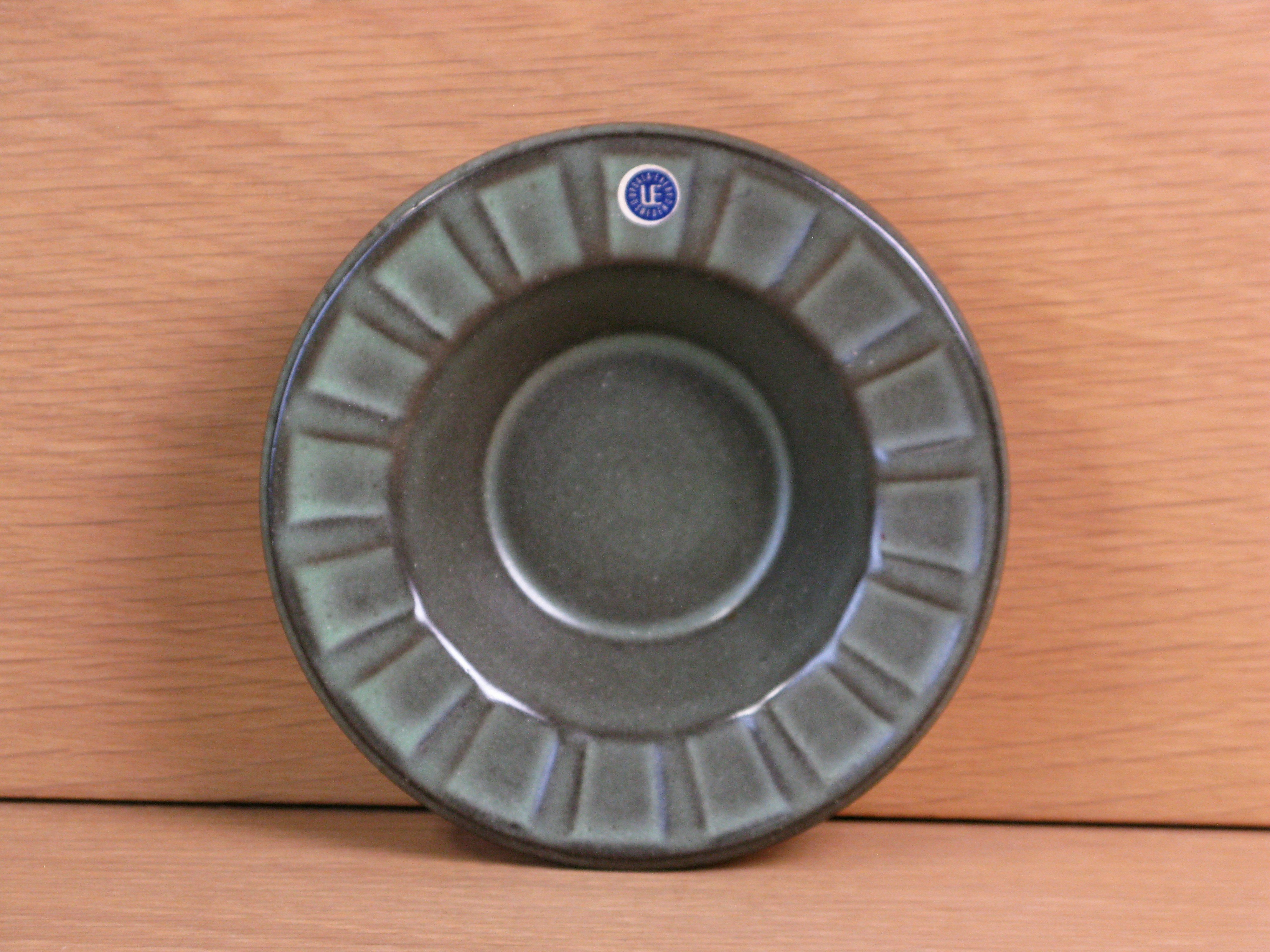 green ashtray 9088b