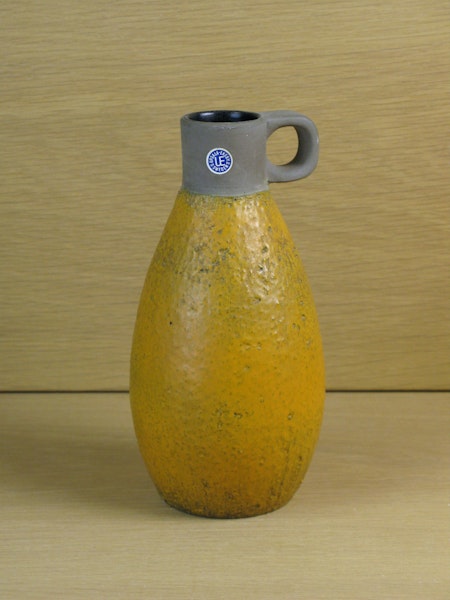 orange vase 3057a