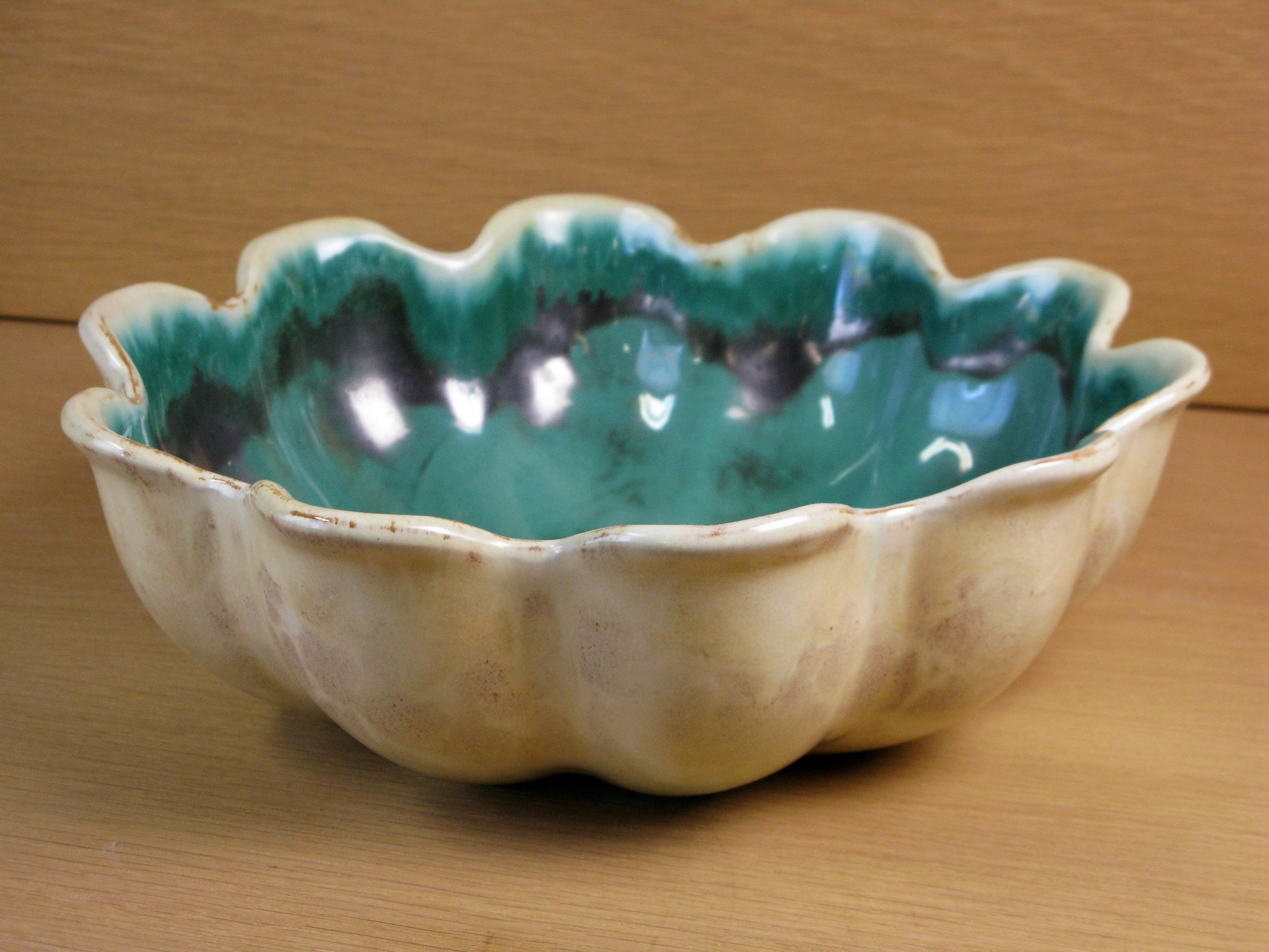 Yellowish/green bowl 314