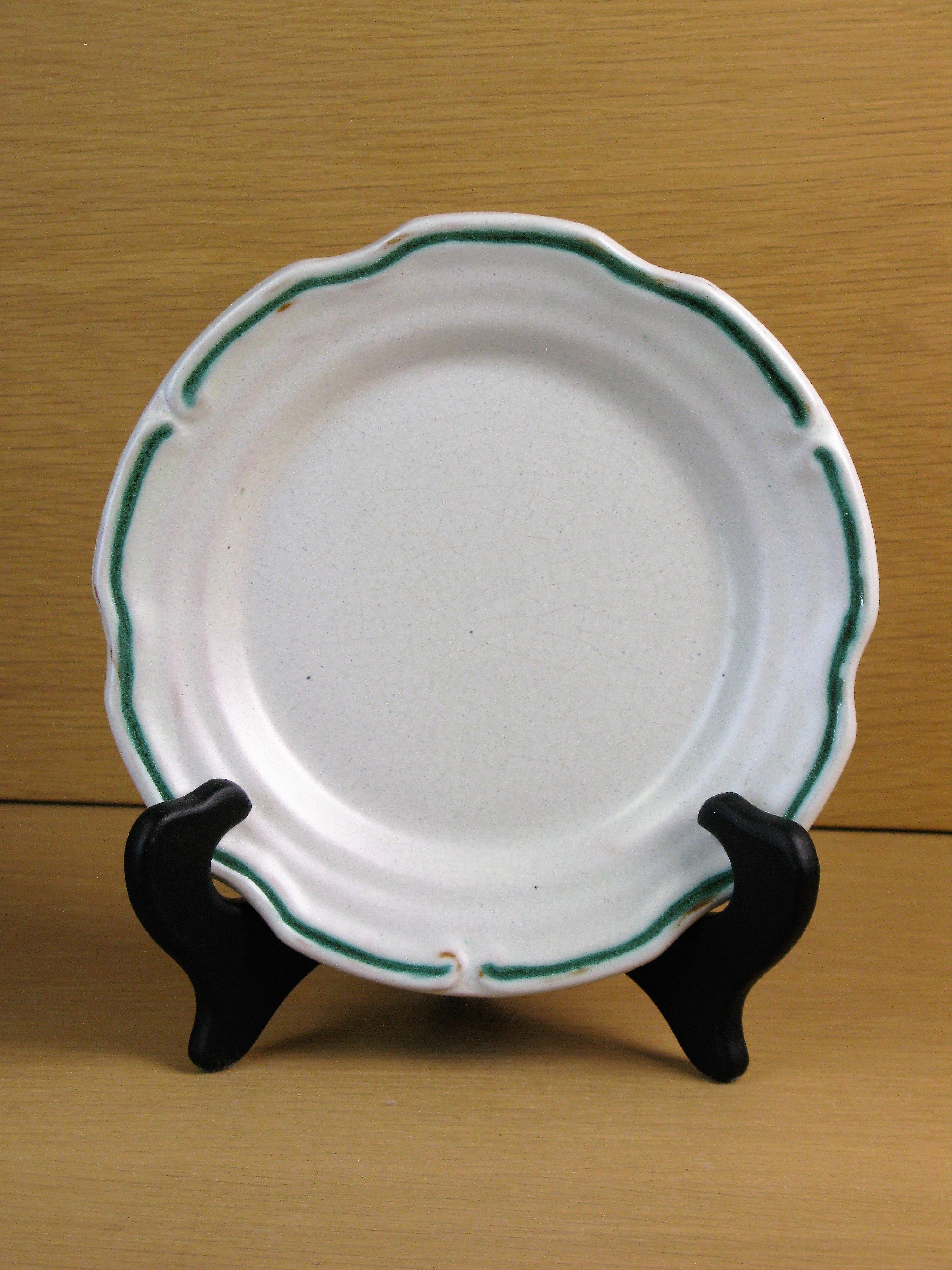 white/green small plate 8