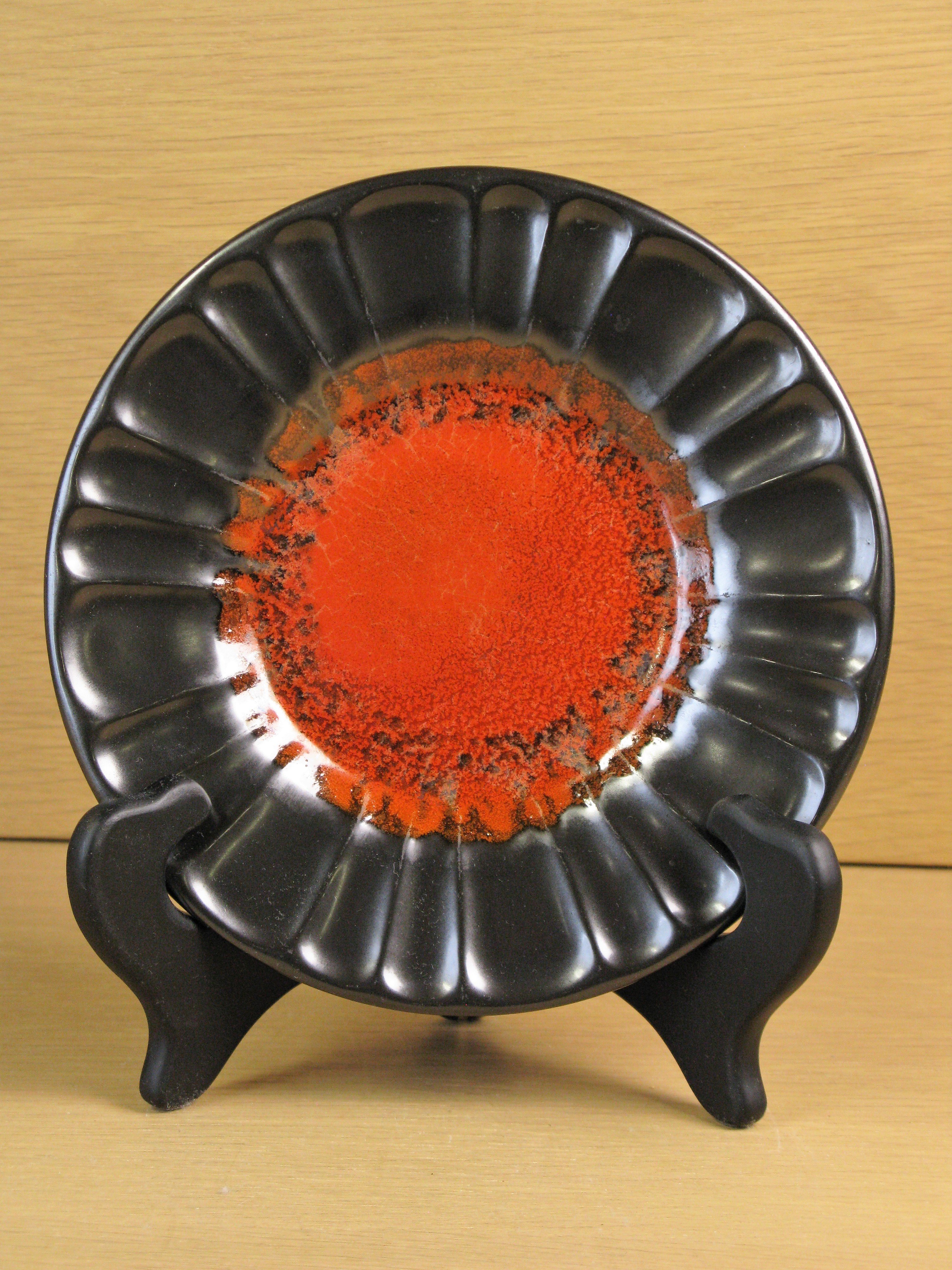 black/orange small plate 2356