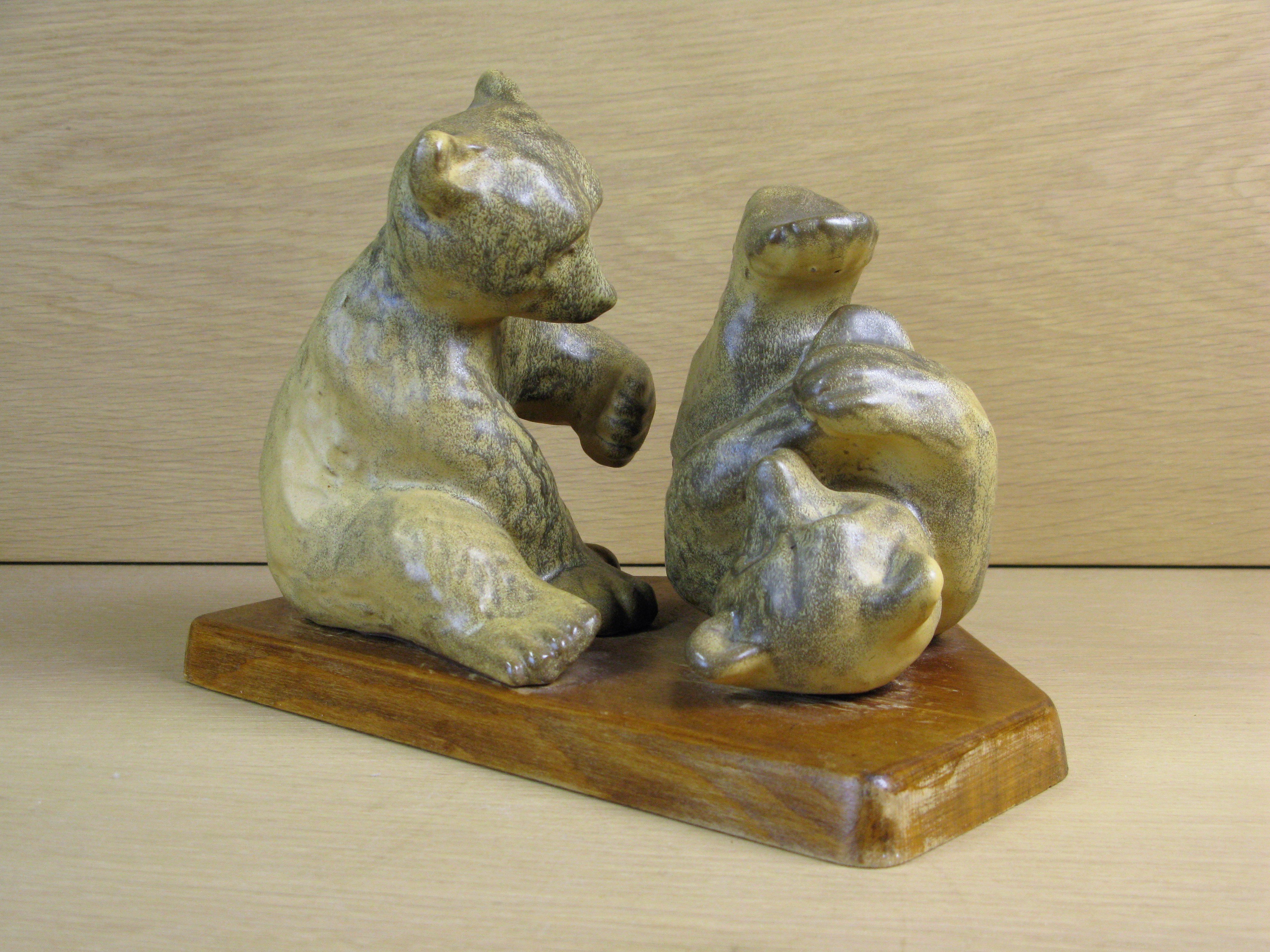 playing bears on wooden plate