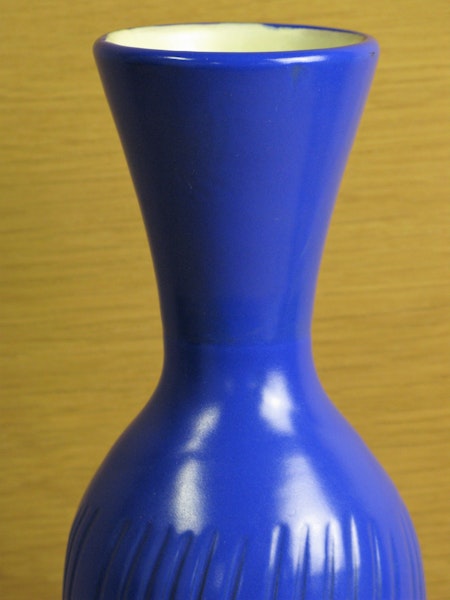 blue vase 587