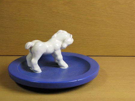 white horse in blue bowl 46